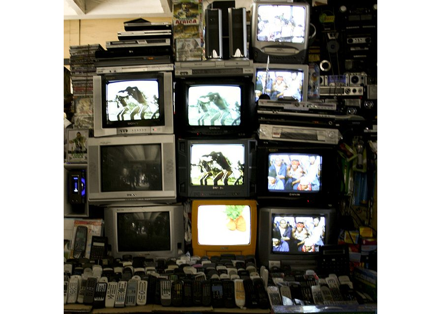 The power of informal cinema: Distributing content to video halls