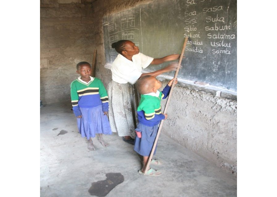 Simbachawene speaking at the KiuFunza Teachers' Awards